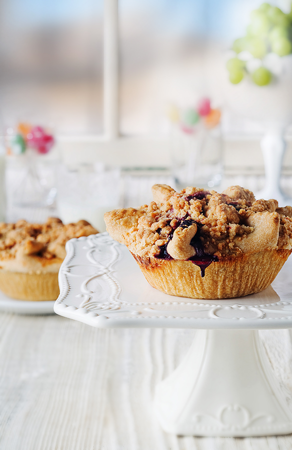 Blackberry Crumble Mini Pie