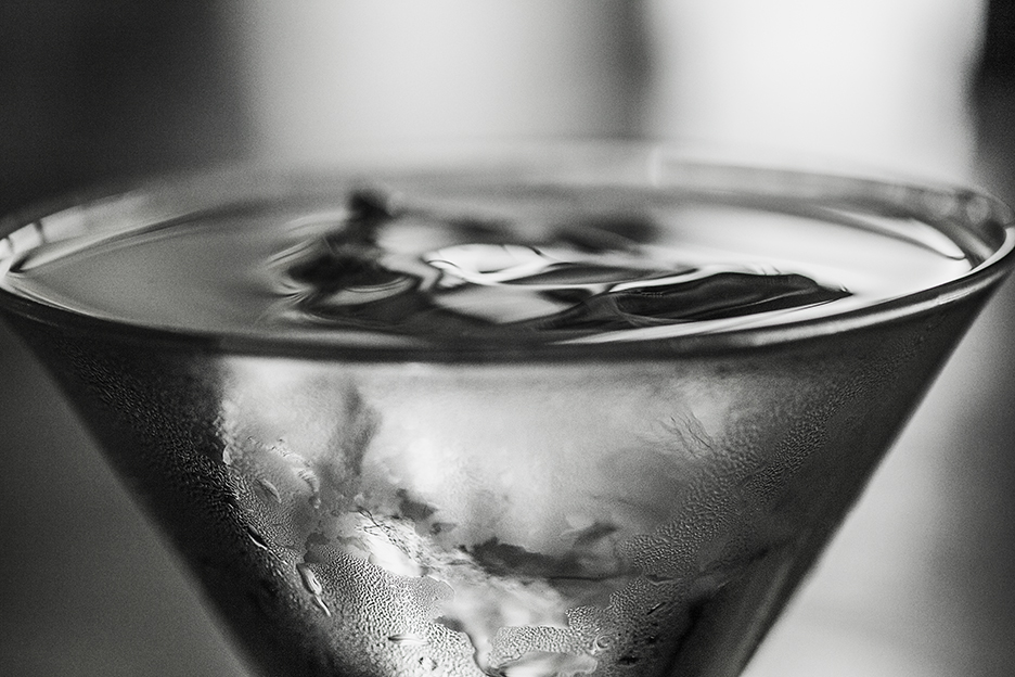 Ice Cube Chilling Martini Glass