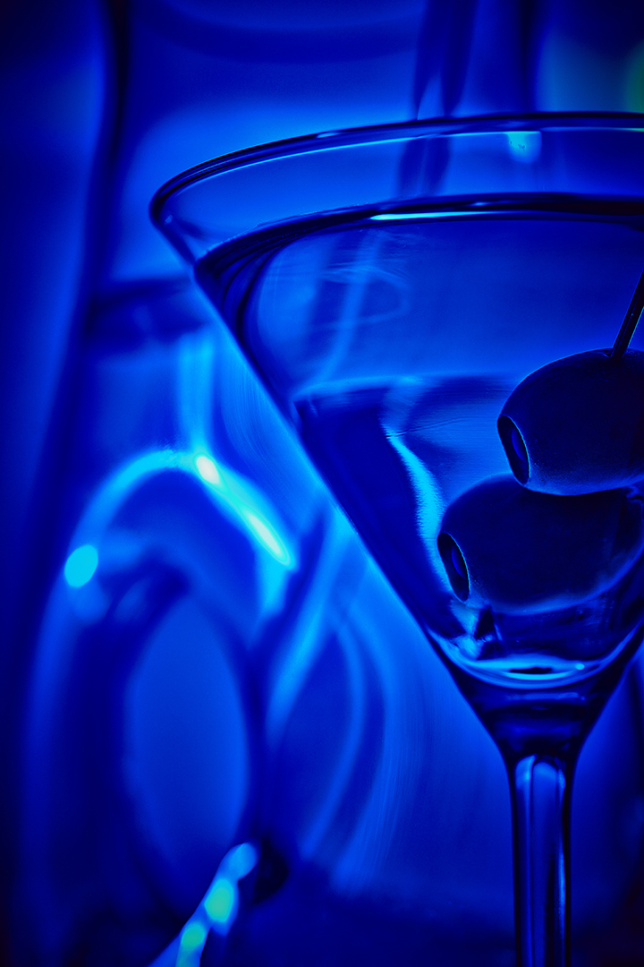 MartiniPitcherandGlassonBlueforBombayTest_202111440_2smallforwebsite