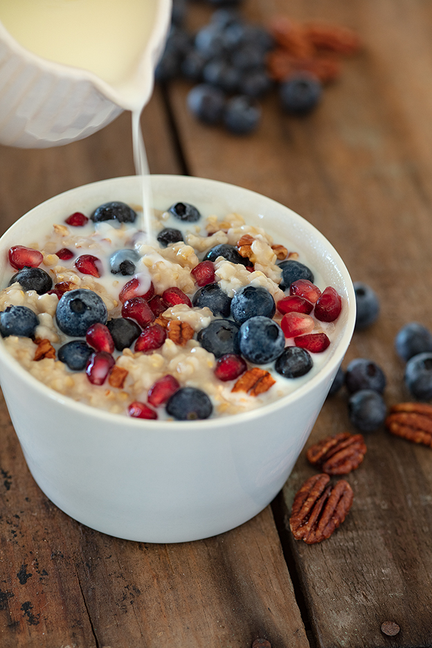 Oatmeal with Pom and Blueberries